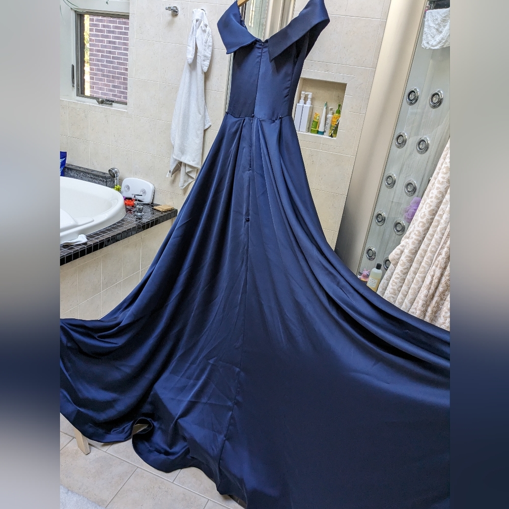 Beaded gown - Picture 6 of 7